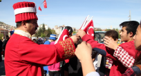 Türk Bayrağı Sevinci